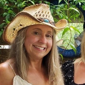 Meet your Posher, Deborah